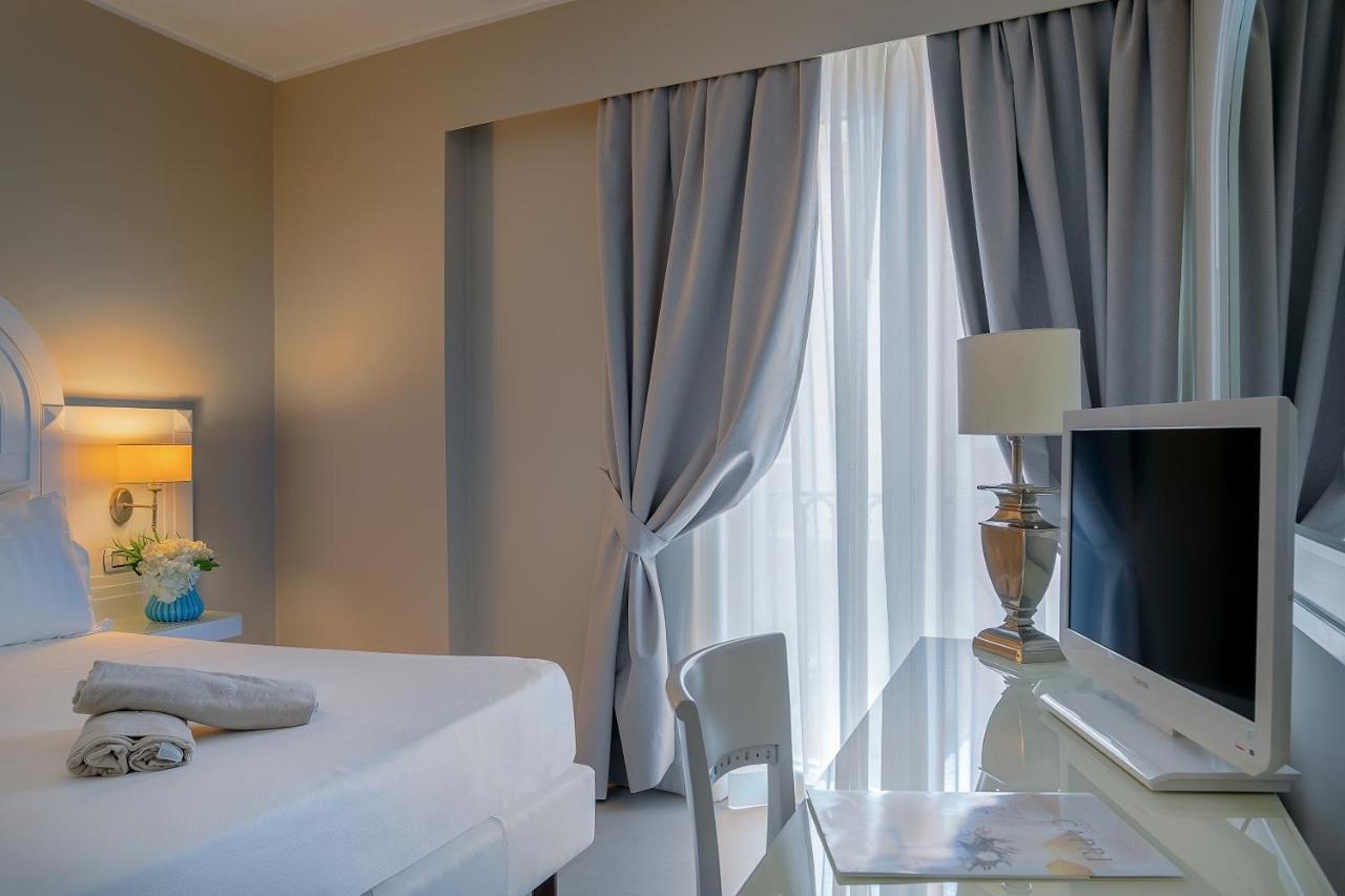Hotel Capri Sorrento Bagian luar foto