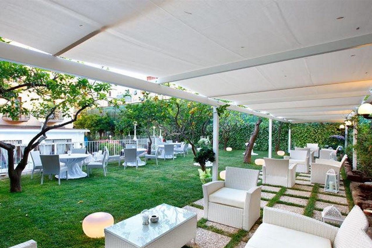 Hotel Capri Sorrento Bagian luar foto