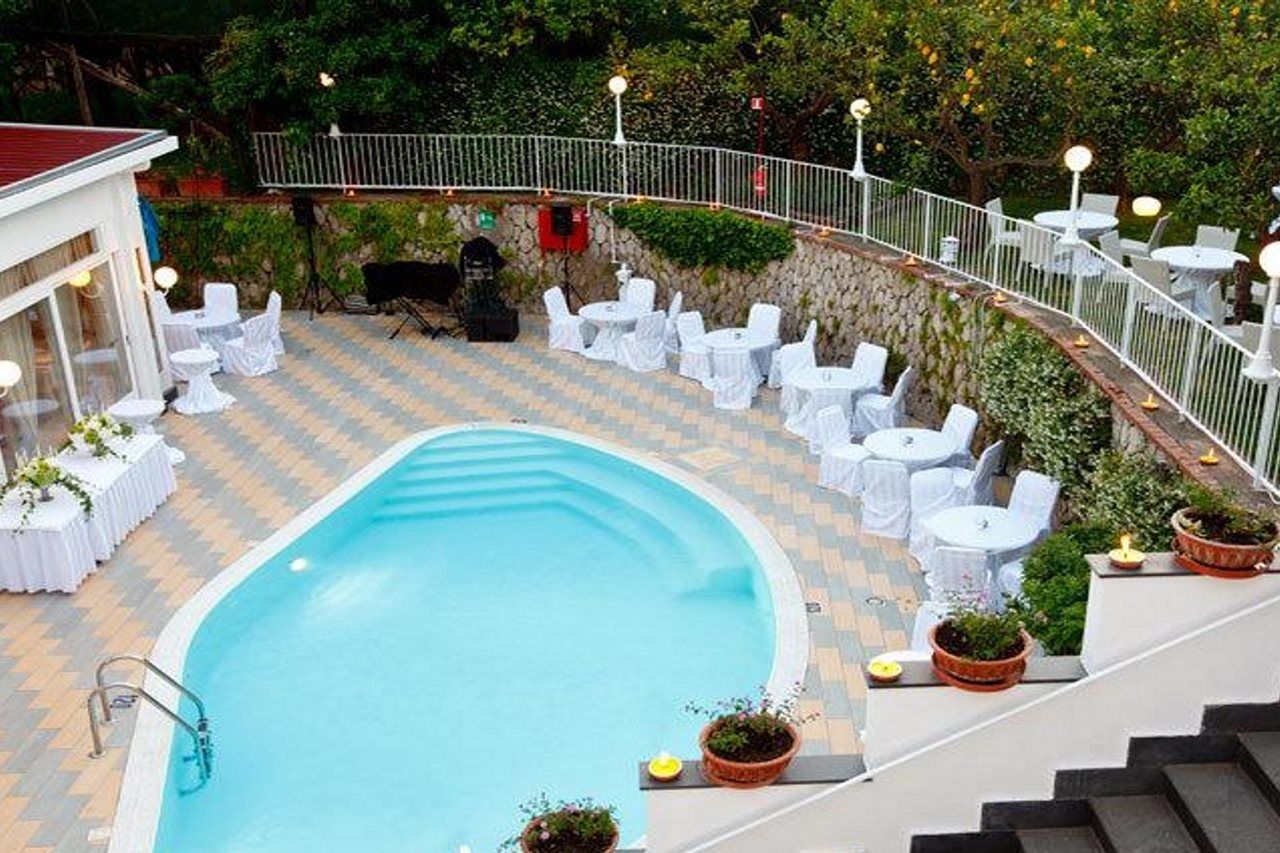 Hotel Capri Sorrento Bagian luar foto