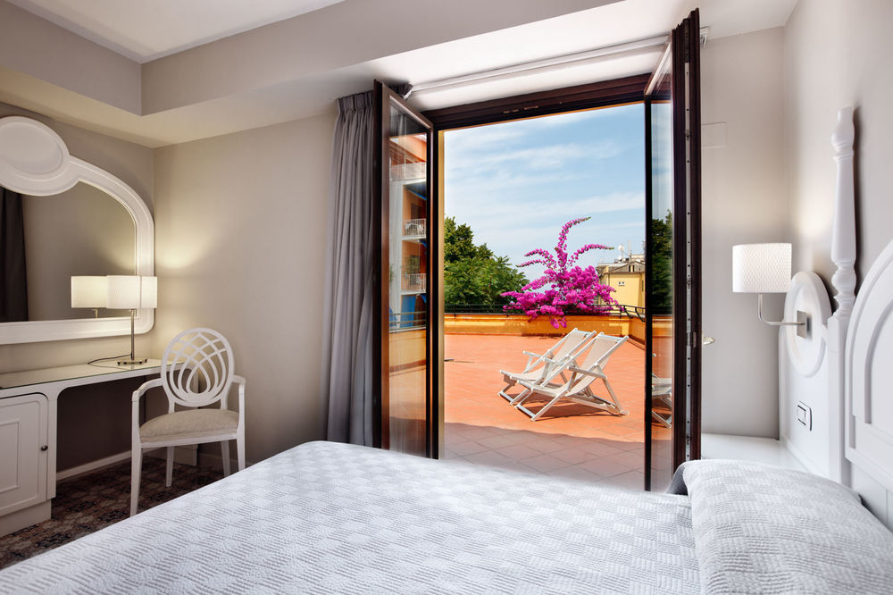 Hotel Capri Sorrento Bagian luar foto