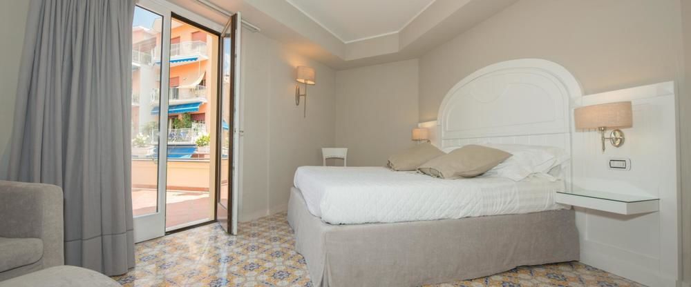 Hotel Capri Sorrento Bagian luar foto