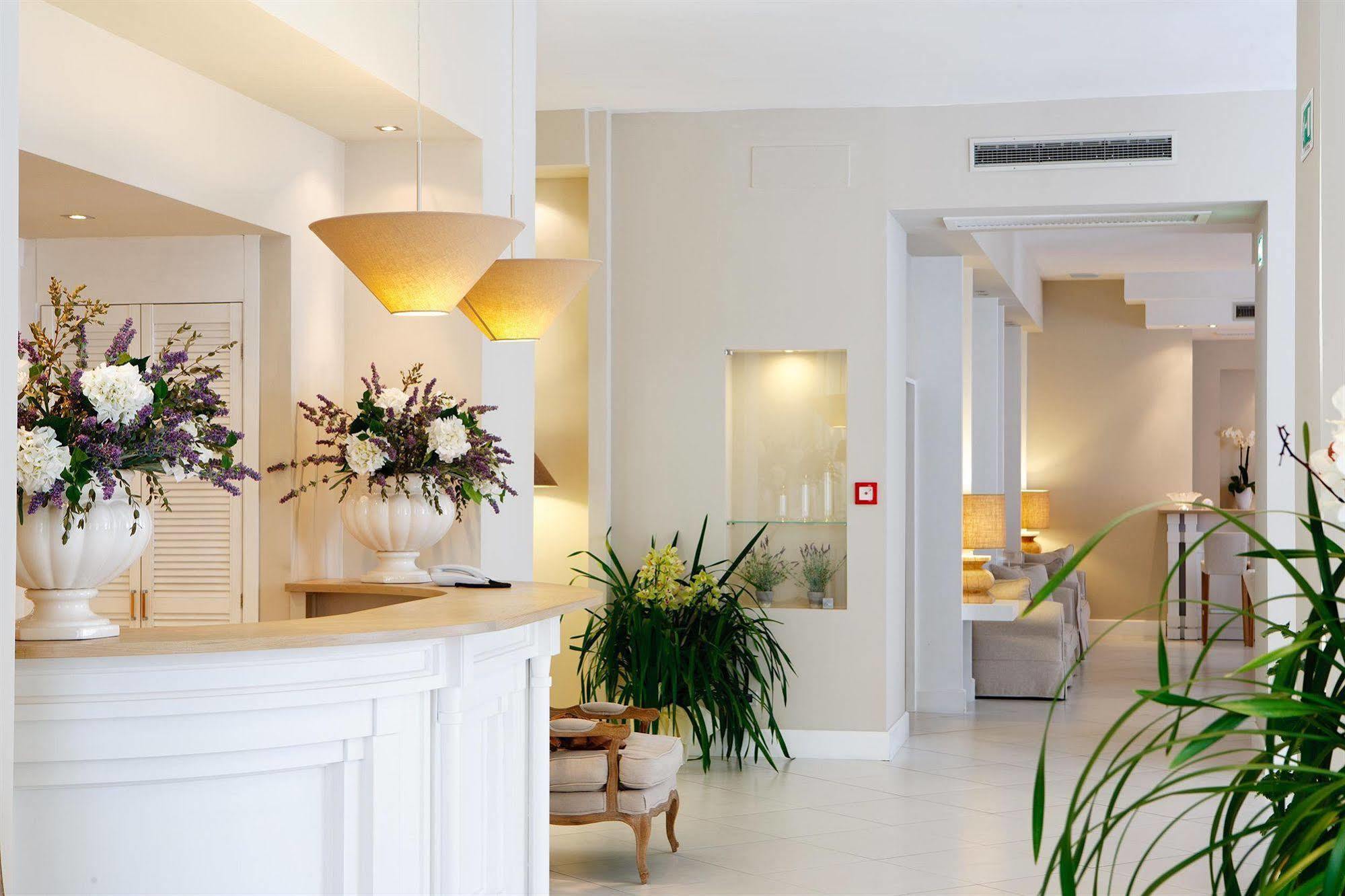 Hotel Capri Sorrento Bagian luar foto